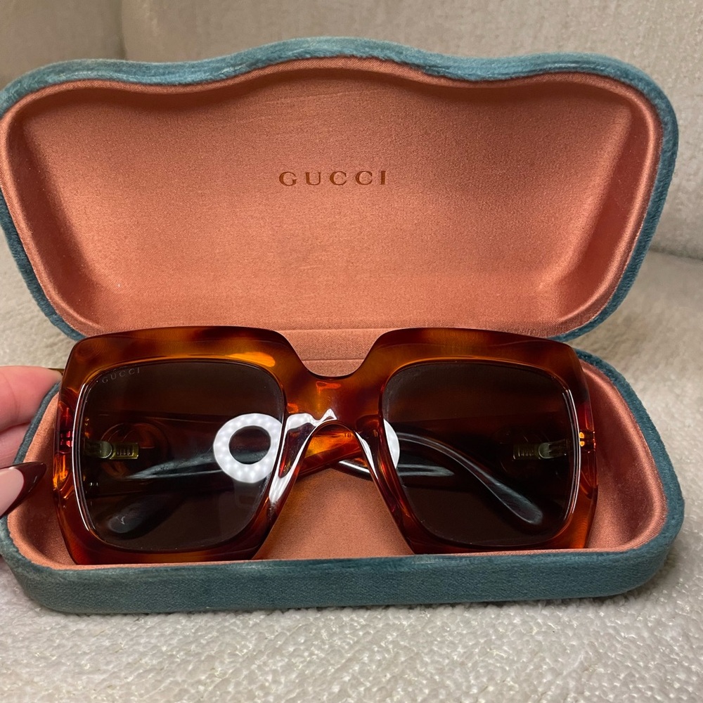 Gucci Women’s Sunglasses Tortoise - Picture 5 of 5